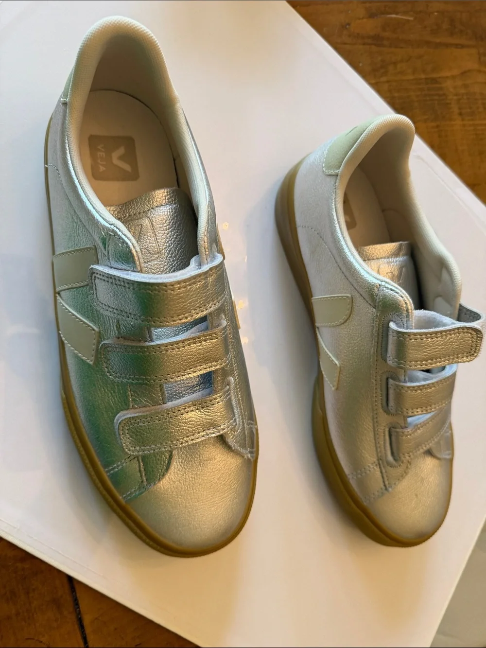 NWOB Veja Recife Silver Women Velcro sneakers 41/US 10